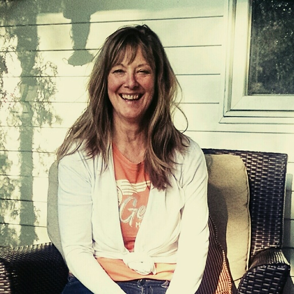 Meet your Posher, Jeanne - Picture 2 of 2